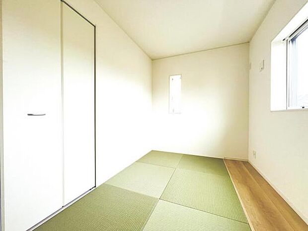 和室スペースです。畳のお部屋は寛げる空間ですね。