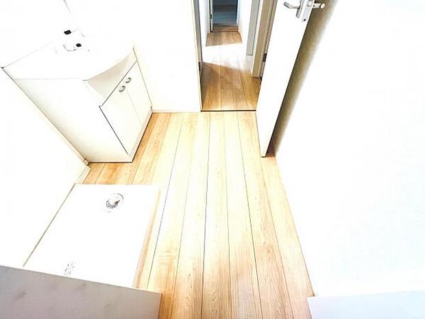 快適で清潔感がある脱衣スペースです。