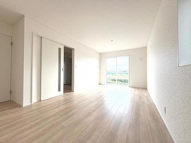 家族団らんの場所としてゆったりと居心地の良いリビングです。