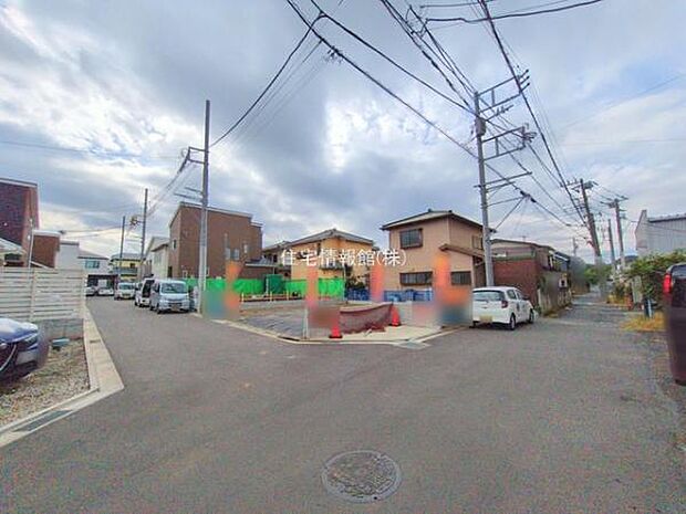 前面道路を含めた現地写真です。