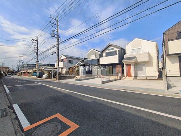 前面道路を含めた現地写真です。