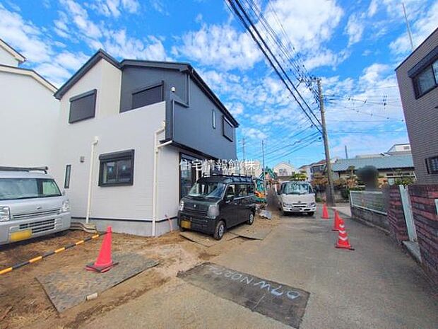 前面道路を含めた現地写真です。