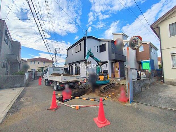 前面道路を含めた現地写真です。