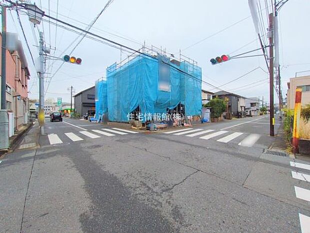 前面道路を含めた現地写真です。
