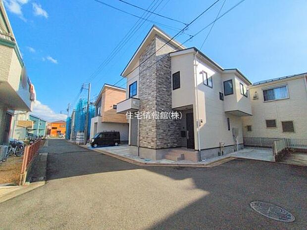 前面道路を含めた現地写真です。