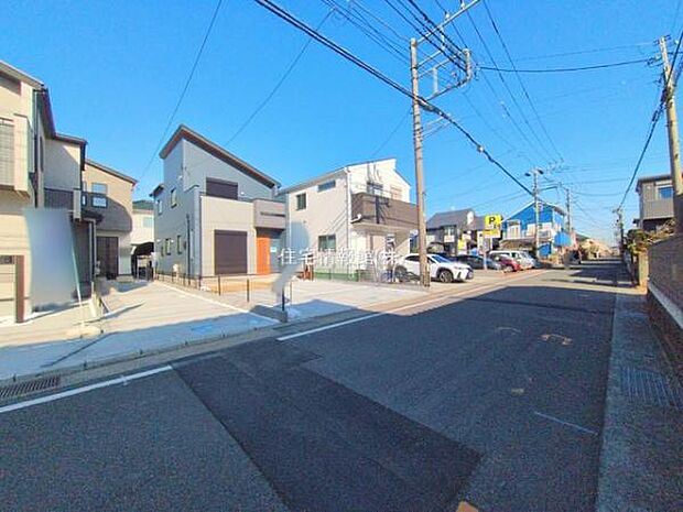 前面道路を含めた現地写真です。