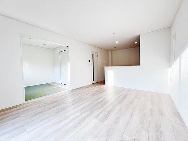 リビングダイニングになります。ご家族そろっての素敵な空間になりそうですね。