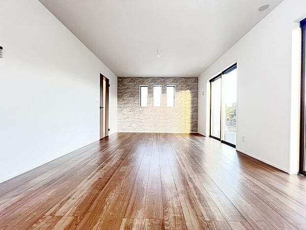 家族団らんの場所としてゆったりと居心地の良いリビングです。