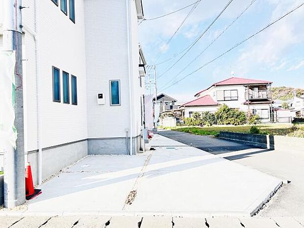 駐車場ももちろん完備しておりますのでお車所有の方にも心強いです。