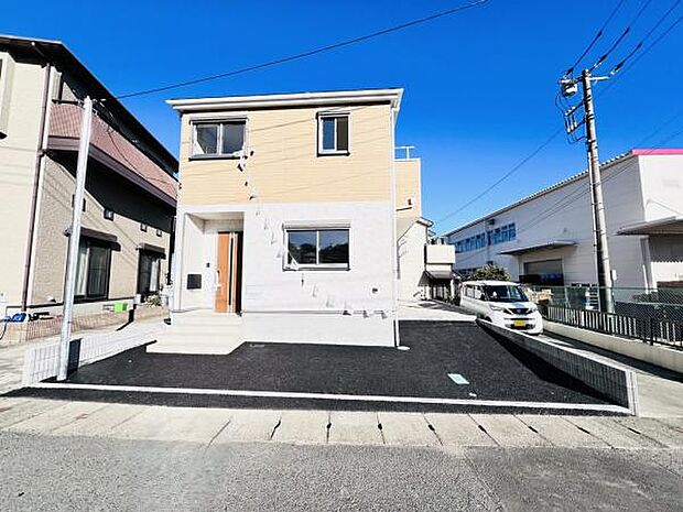 駐車場ももちろん完備しておりますのでお車所有の方にも心強いです。