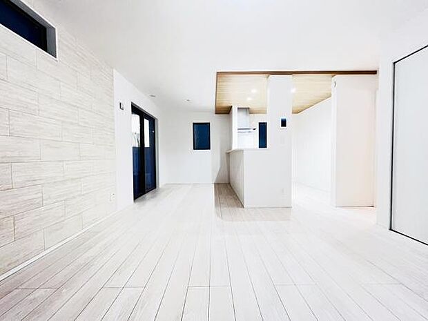 リビングダイニングになります。ご家族そろっての素敵な空間になりそうですね。