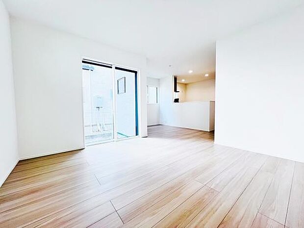 リビングダイニングになります。ご家族そろっての素敵な空間になりそうですね。