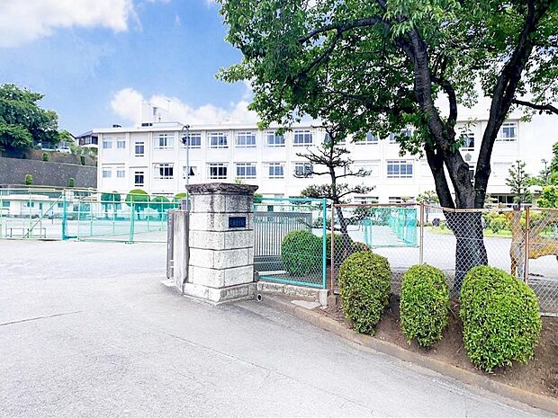 伊勢原市立成瀬中学校まで約2200m（徒歩28分）