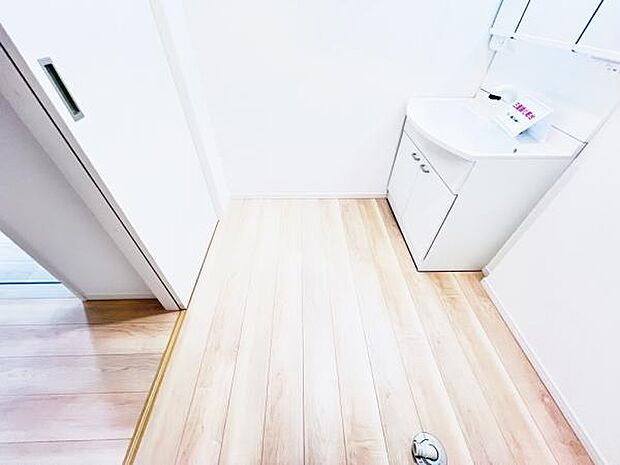 脱衣所は小さなお子様がいるご家庭にも重宝されます。