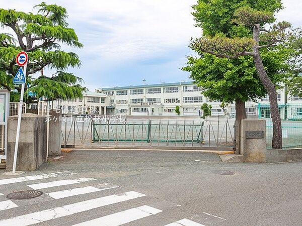 茅ヶ崎市立松林小学校まで約850m（徒歩11分）