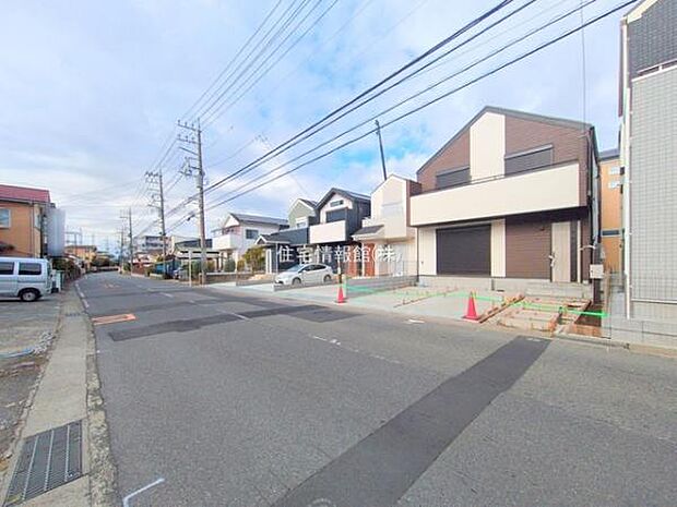 前面道路を含めた現地写真です。