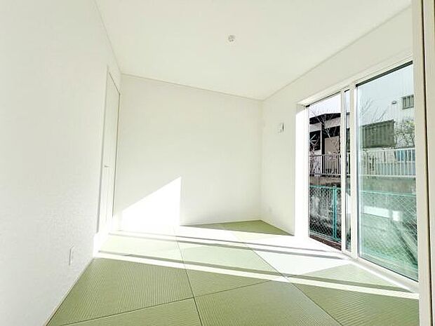 和室スペースです。畳のお部屋は寛げる空間ですね。