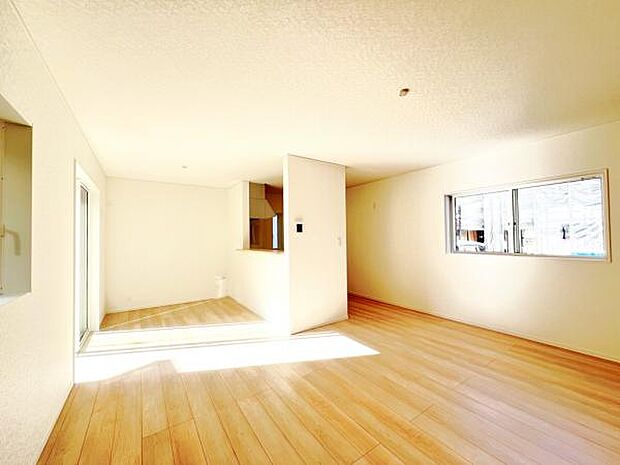 リビングダイニングになります。ご家族そろっての素敵な空間になりそうですね。