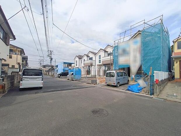 前面道路を含めた現地写真です。