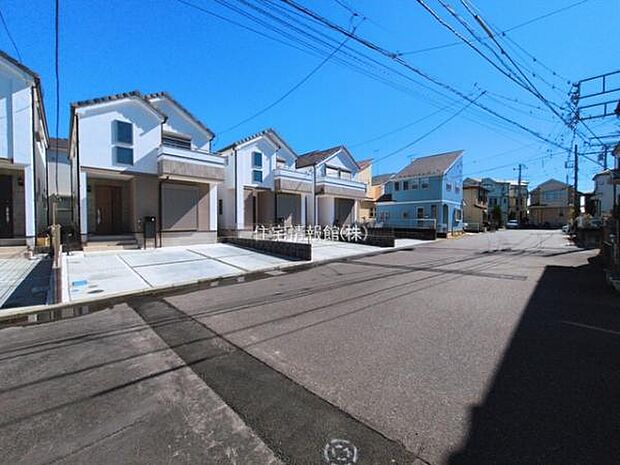 前面道路を含めた現地写真です。