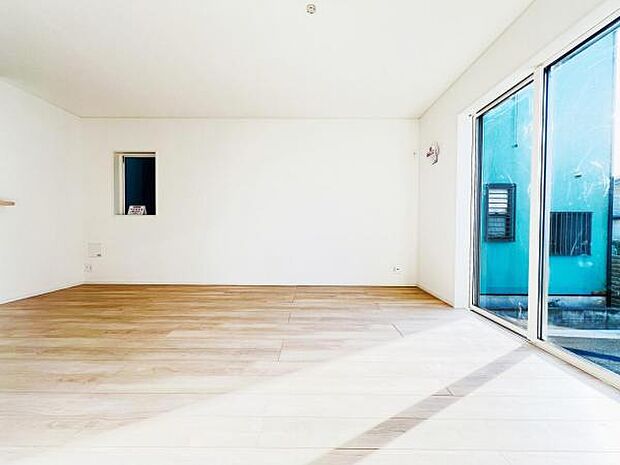 家族団らんの場所としてゆったりと居心地の良いリビングです。