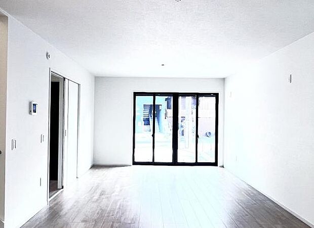 家族団らんの場所としてゆったりと居心地の良いリビングです。