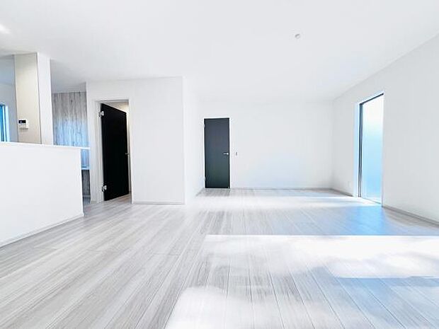 リビングダイニングになります。ご家族そろっての素敵な空間になりそうですね。