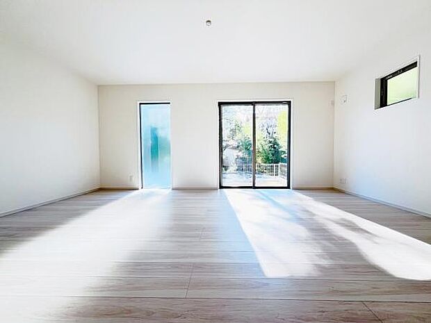 家族団らんの場所としてゆったりと居心地の良いリビングです。