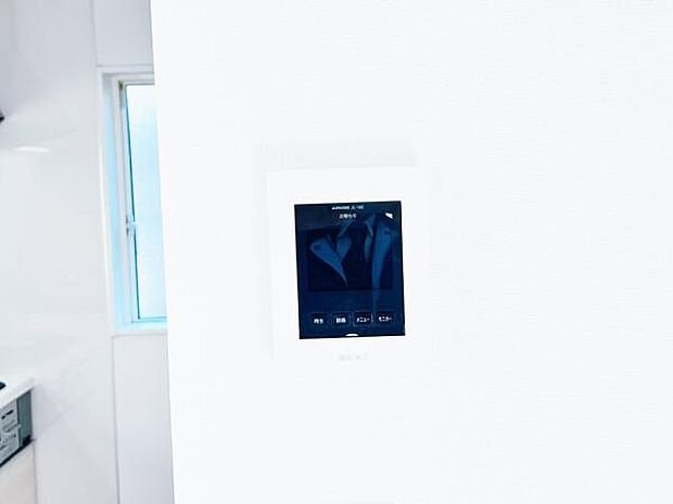 訪問者を確認できるTVモニター付きインターフォンです。