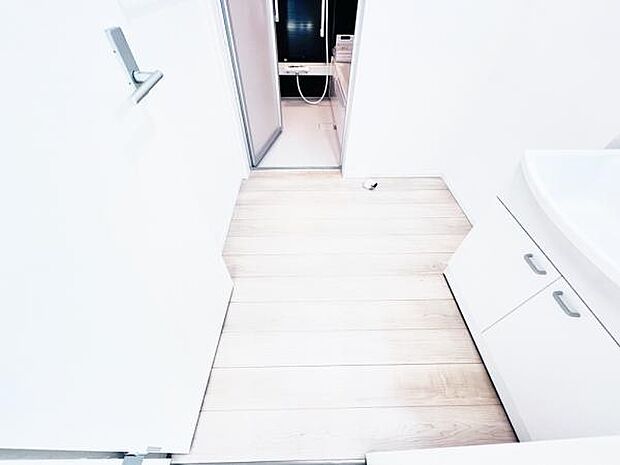 脱衣所は小さなお子様がいるご家庭にも重宝されます。