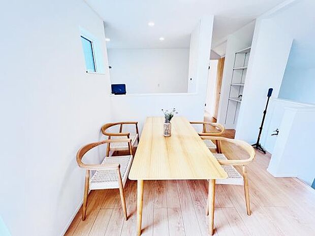 ご家族の温かい時間を演出するダイニングスペースです。