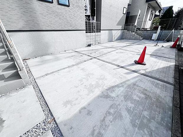 駐車場ももちろん完備しておりますのでお車所有の方にも心強いです。