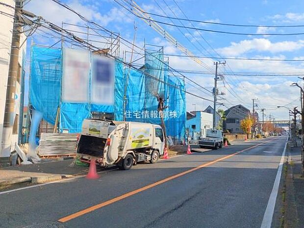 前面道路を含めた現地写真です。