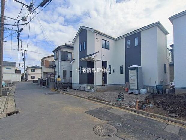 前面道路を含めた現地写真です。