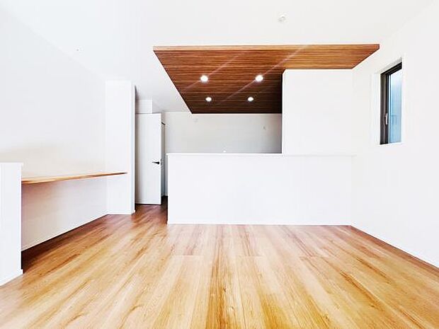 ご家族の温かい時間を演出するダイニングスペースです。