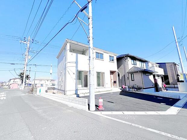 前面道路を含めた現地写真です。