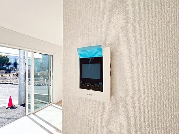 訪問者を確認できるTVモニター付きインターフォンです。