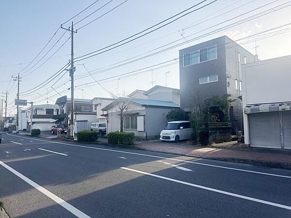 前面道路を含めた現地写真です。