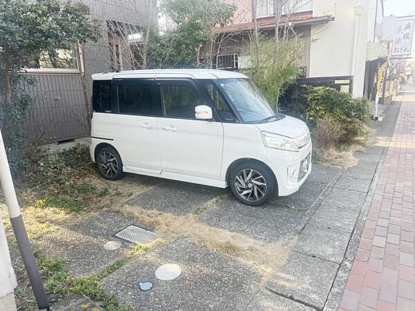 駐車場ももちろん完備しておりますのでお車所有の方にも心強いです。