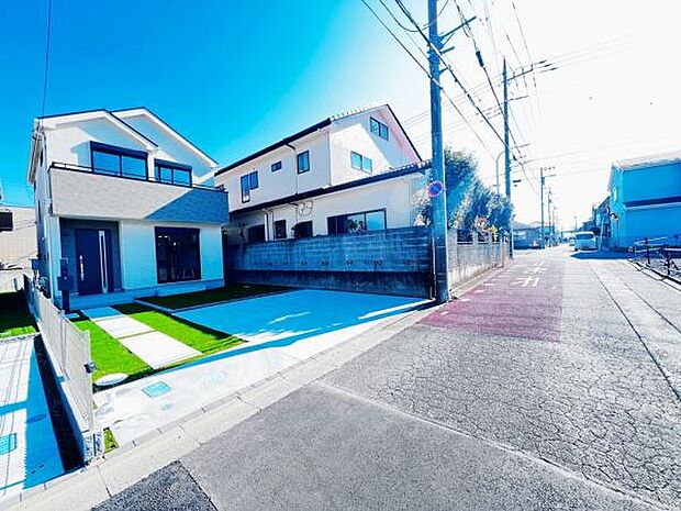 前面道路を含めた現地写真です。