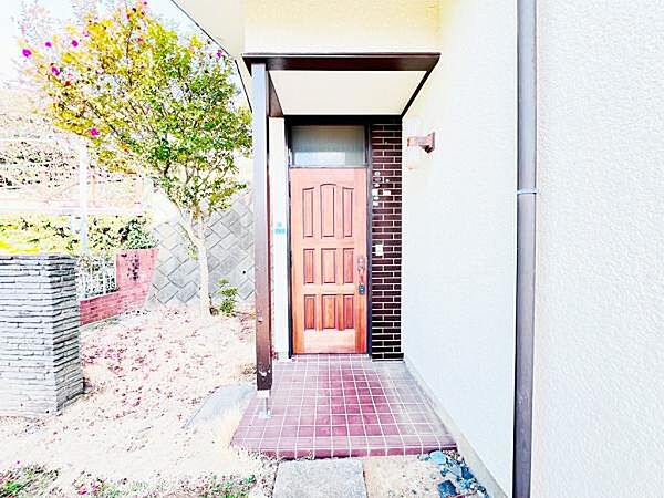 いつも気持ちよくご家族を迎えられる玄関です。