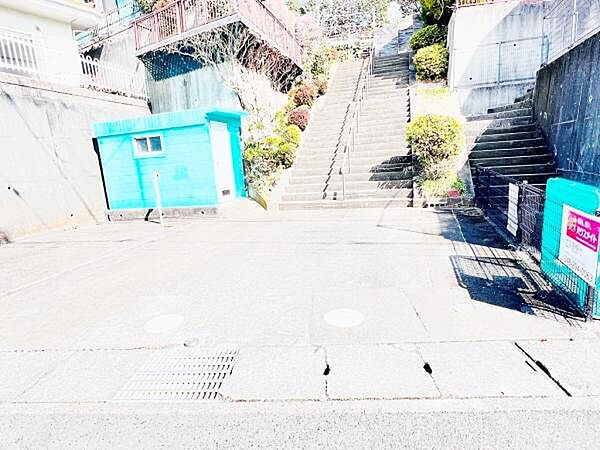 駐車場ももちろん完備しておりますのでお車所有の方にも心強いです。
