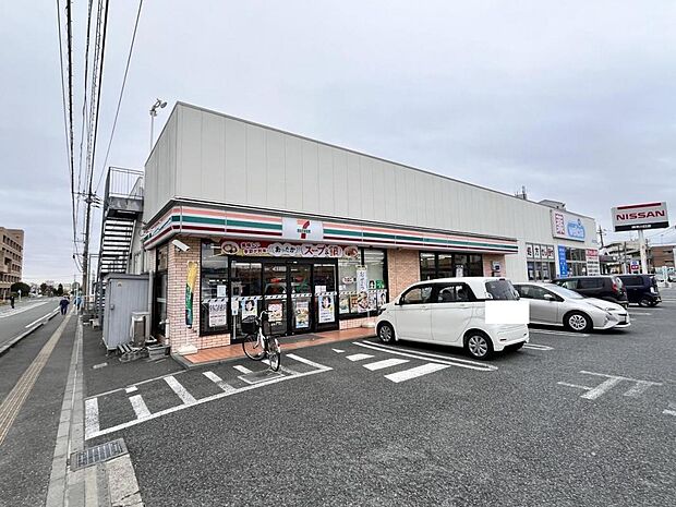 セブン-イレブン 伊勢原田中店まで約920m(徒歩12分)