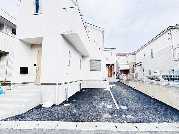 駐車場ももちろん完備しておりますのでお車所有の方にも心強いです。