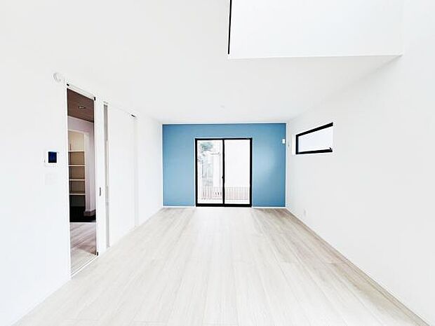 家族団らんの場所としてゆったりと居心地の良いリビングです。