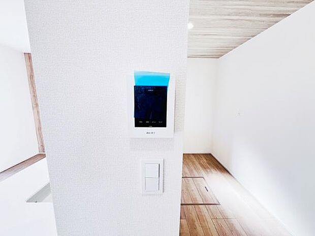 訪問者を確認できるTVモニター付きインターフォンです。