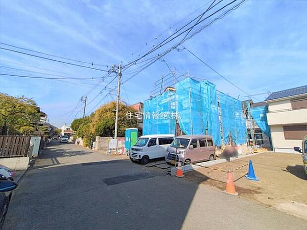 前面道路を含めた現地写真です。