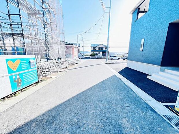 前面道路を含めた現地写真です。ぜひ周辺環境も併せてご覧ください。