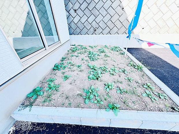 お庭スペースは、ガーデニングやお子様との外遊びなど多彩な用途でお楽しみいただけます。