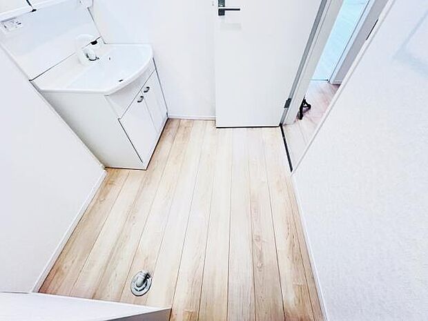 脱衣所は小さなお子様がいるご家庭にも重宝されます。